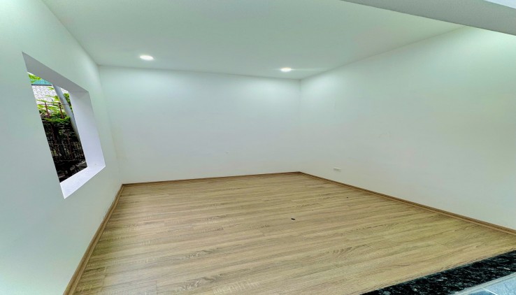 Cần bán nhà riêng Lô góc Phố Hồng Mai, Hai Bà Trưng 4 tầng, 35m2, mặt tiền rộng rãi 3.8m